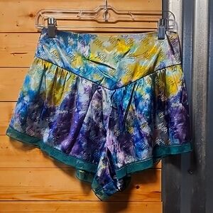 Yitty SATTIN PRETTY FLOWY SHORT Size Medium NEW